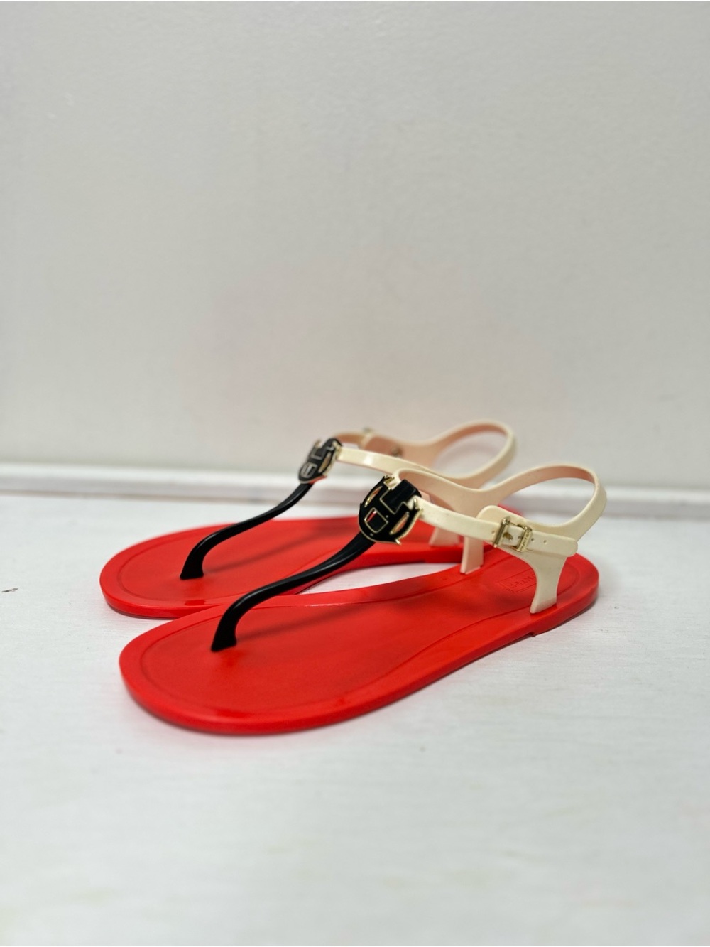 Hunter‎ Red Jelly T-Strap Sandals with Cream Ankle Strap and Black Thong Size 7